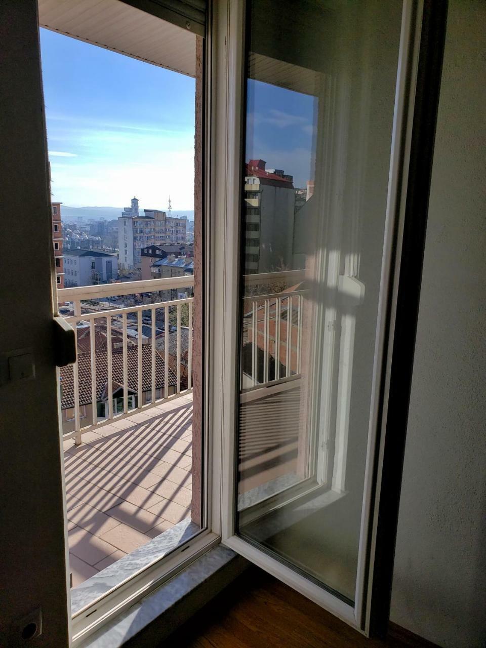 Апартаменты Welcoming In Prishtina Приштина Экстерьер фото