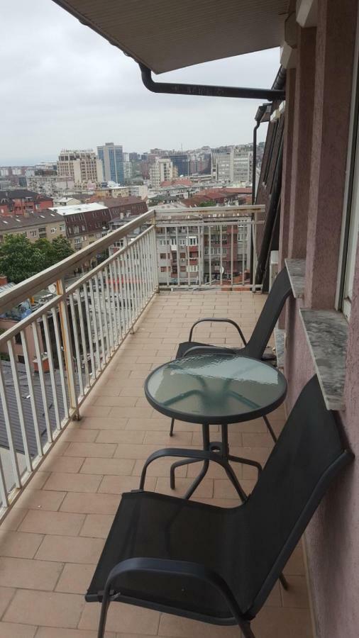 Апартаменты Welcoming In Prishtina Приштина Экстерьер фото